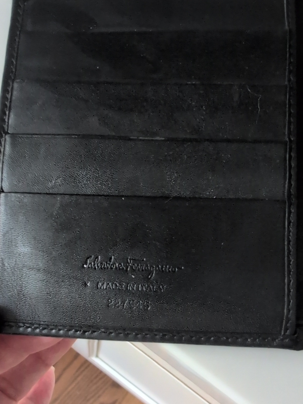 Salvatore Ferragamo Black Leather Wallet with Signature Buckle. - Picture 5 of 14
